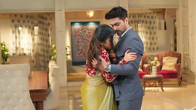 Yeh Rishta Kya Kehlata Hai: Armaan prevents mishap as Abhira stumbles, urges her to ditch heels