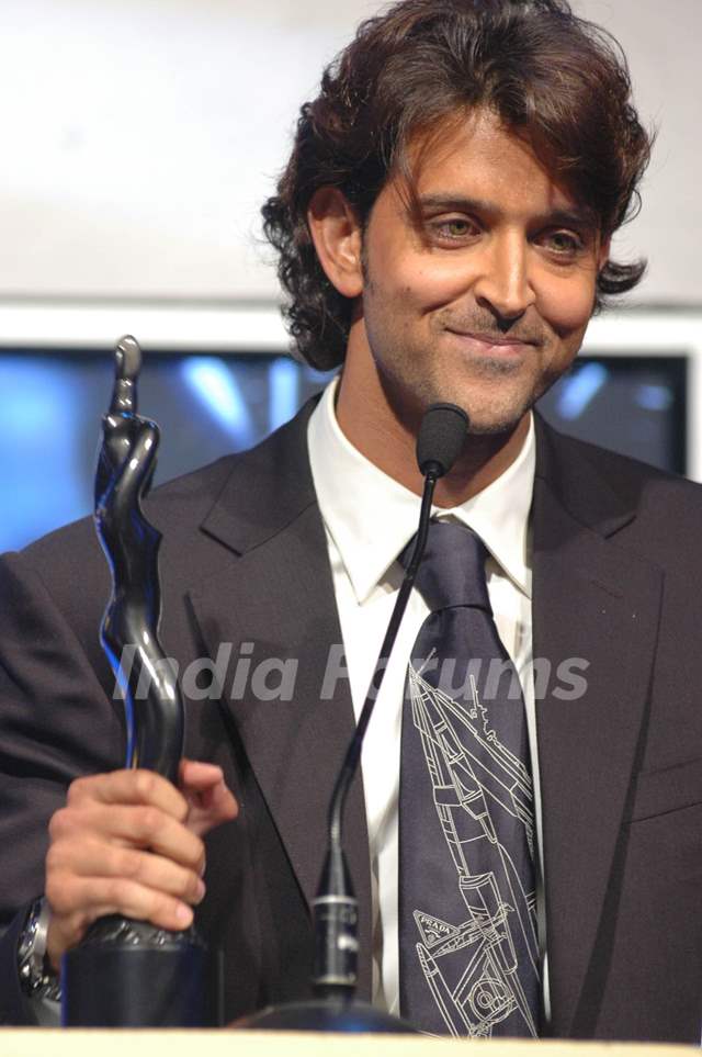 Hrithik Roshan walked away with the best actor award for "Dhoom 2" at