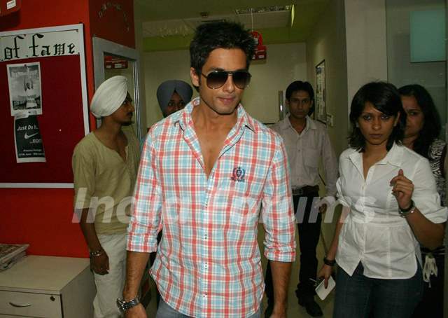 Bollywood actor Shahid Kapoor at BIG 927 FM office for promoting his film ''''Kaminey'''', in New Delhi on Sunday-