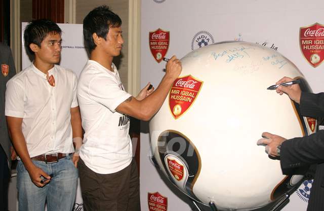 Baichung Bhutia and Sunil Chhetri at the announcement of Coca-Cola India''''s partnership with the All India Football Federation for the