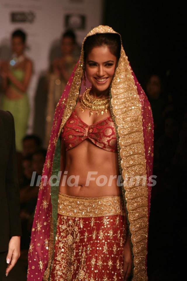 Sameera Reddy Xxnx - Sameera Reddy Photos