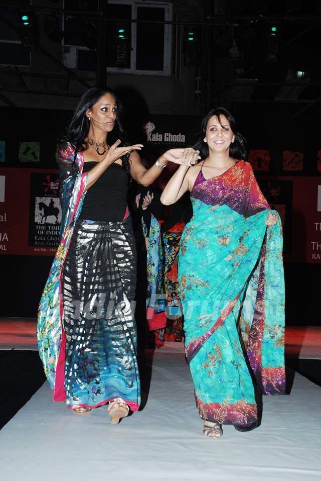 Suneeta Rao with Khusnooma at Kala Ghoda Fashion Show in Mumbai