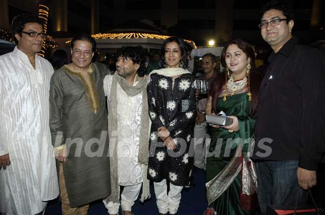 Singer Kailash Kher with his wife celebrating their wedding annivers image