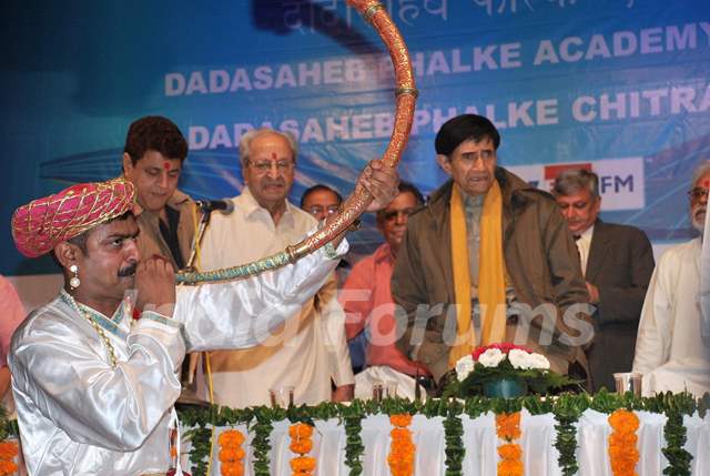 Dev Anand and Pran at Dasahaeb Phalke Awards