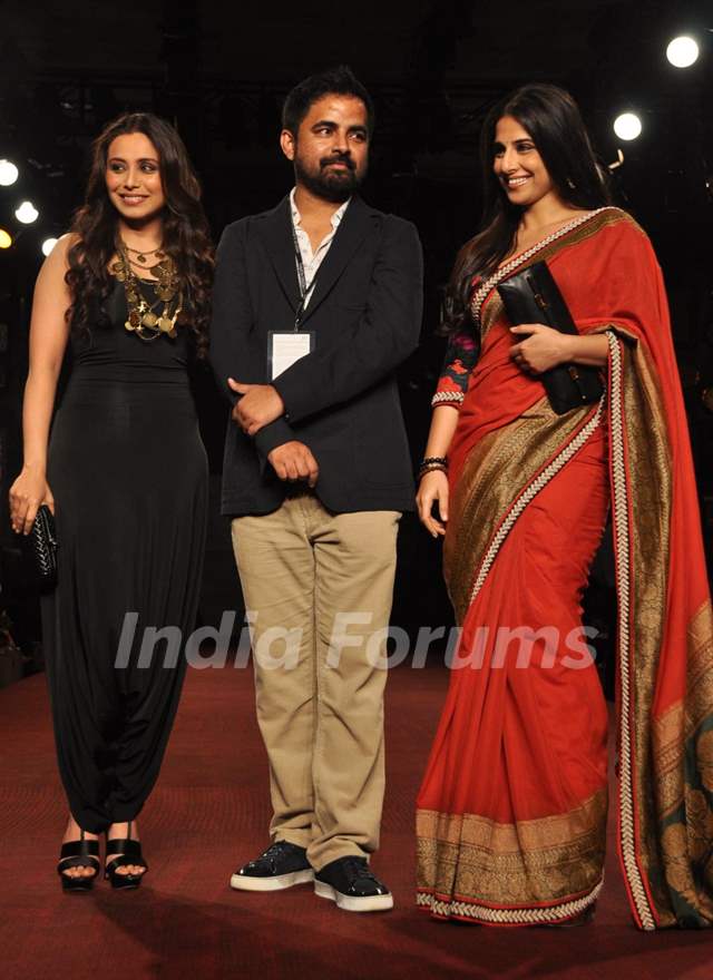 Bollywood actress Rani Mukherjee and Vidya Balan with designer Sabyasachi Mukherjee''s show at the Delhi Counter Week 2010, in New Delhi on Tuesday