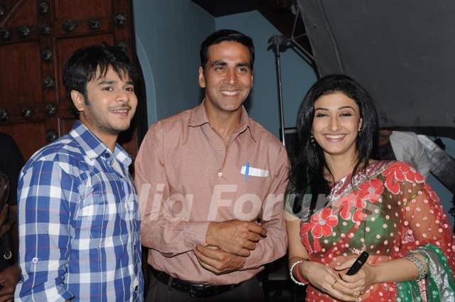 Akshay Kumar with Suhaana and Ishaan