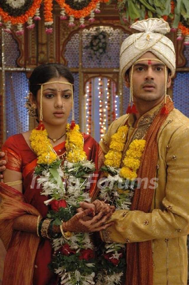Yuvraaj and Sandhya looking shocked