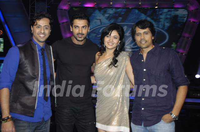 John Abraham and Sonal Sehgal promotes Aashayein on Indian Idol at ...