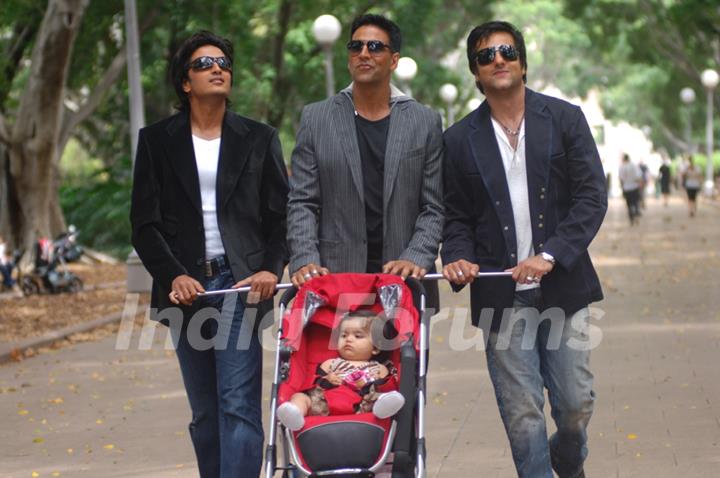 Akshay,Fardeen and Ritesh with a baby