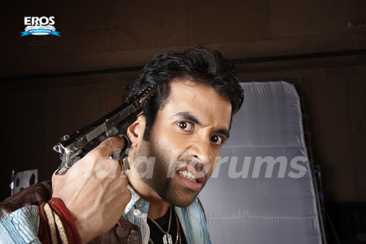 Tushar Kapoor killing himself