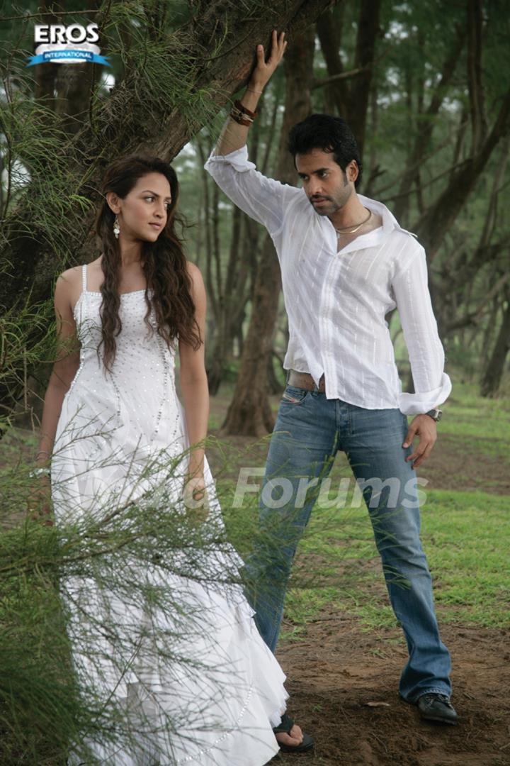 Esha Deol and Tusshar Kapoor standing under a tree