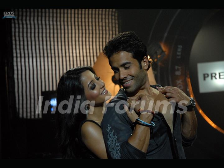 Tusshar and Raima romantic scene