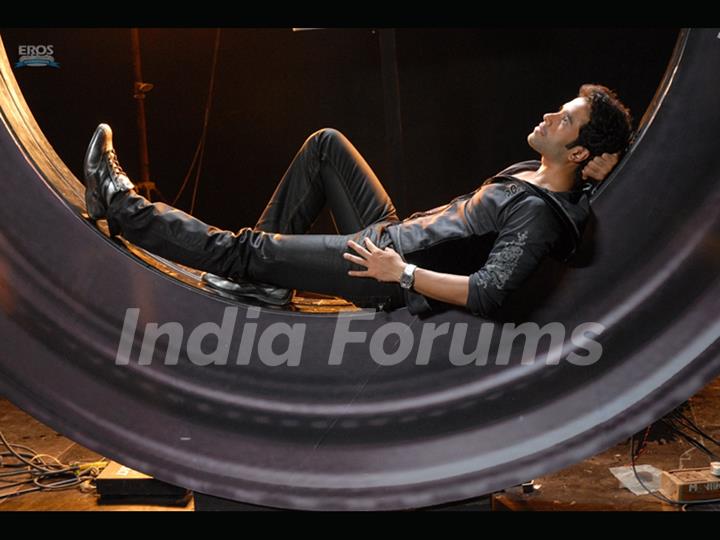 Tusshar Kapoor thinking something