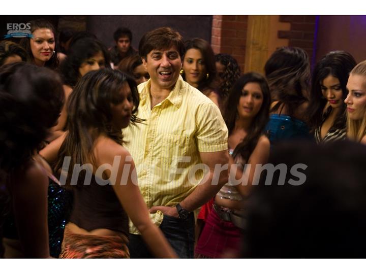 Sunny Deol standing with hot models