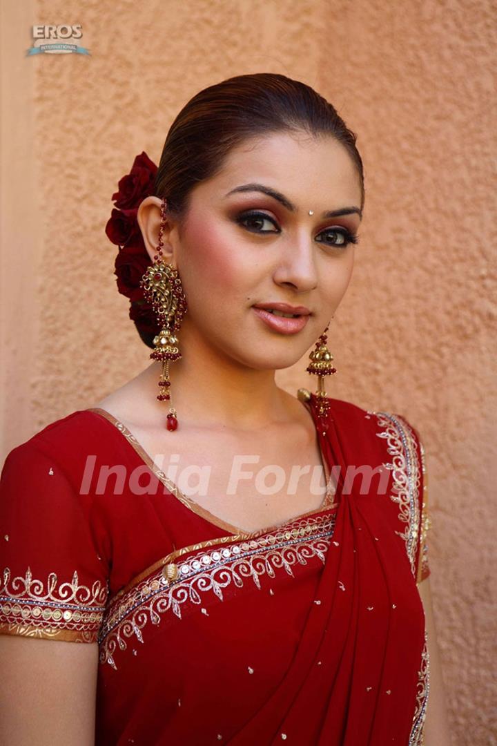 Hansika Motwani looking gorgeous in red sari