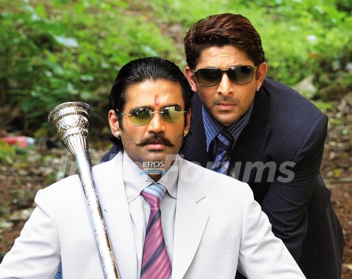 Sunil Shetty and Arshad Warsi looking smart