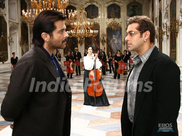 Salman,Anil and Katrina standing on the rehearsel hall