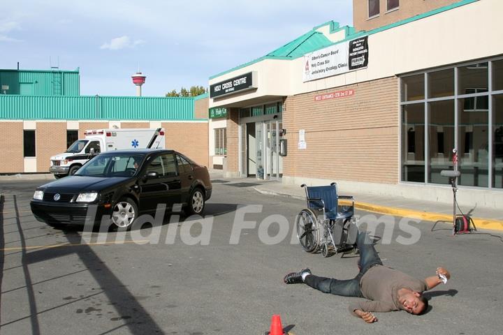 Akshay lying on the road injured