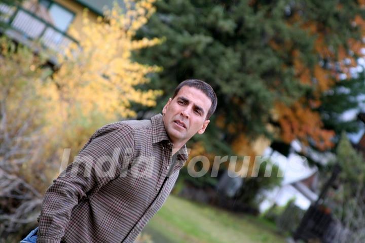 Akshay Kumar looking smart