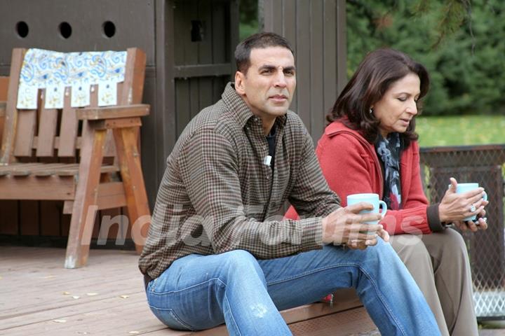 Akshay having a cup of coffee with Sharmila Tagore