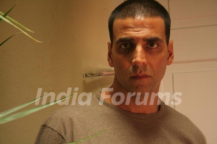 Akshay Kumar looking shocked