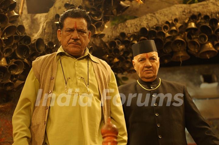 Om Puri and Prem Chopra looking angry