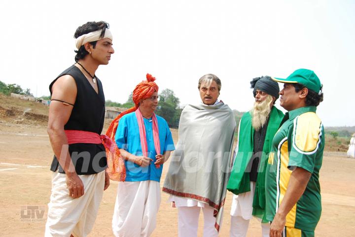 Sonu Sood and Johny Lever staring each other