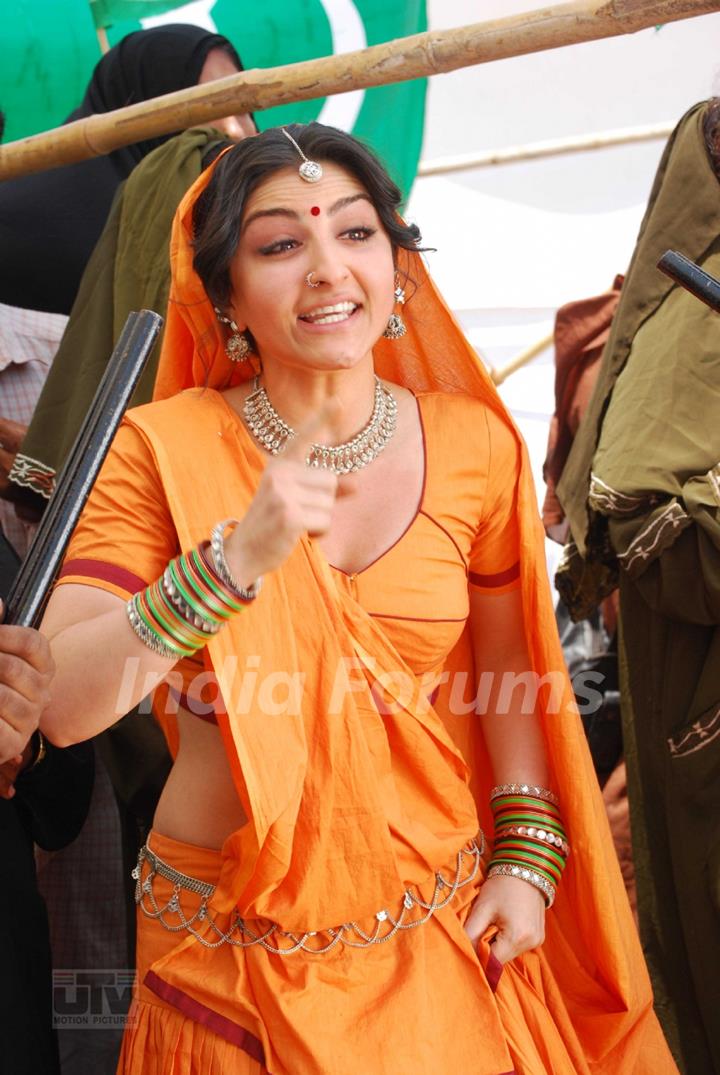 Soha Ali Khan fighting with the police