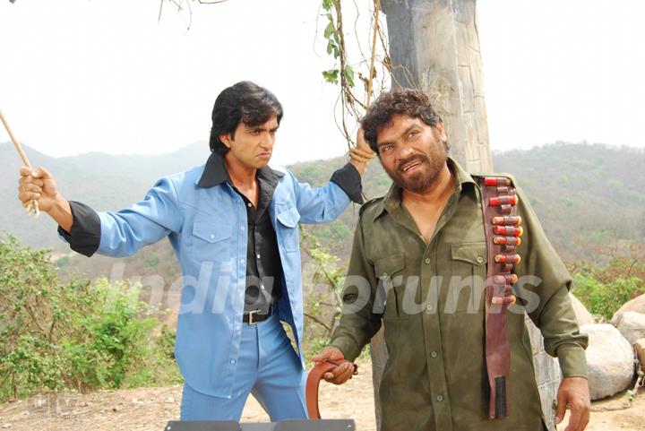 Sonu Sood and Johny doing the act of Sholay