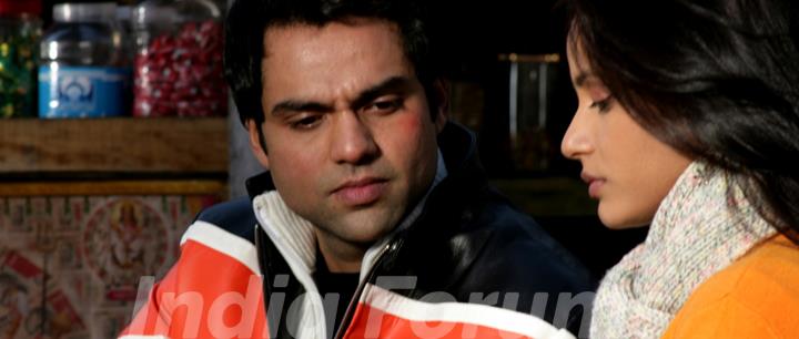 Abhay Deol talking to Neetu