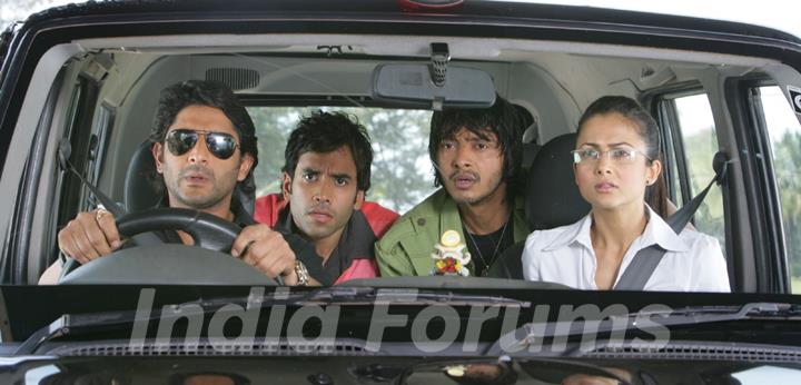Arshad Warsi, Tusshar Kapoor, Shreyas Talpade and Amrita looking shocked
