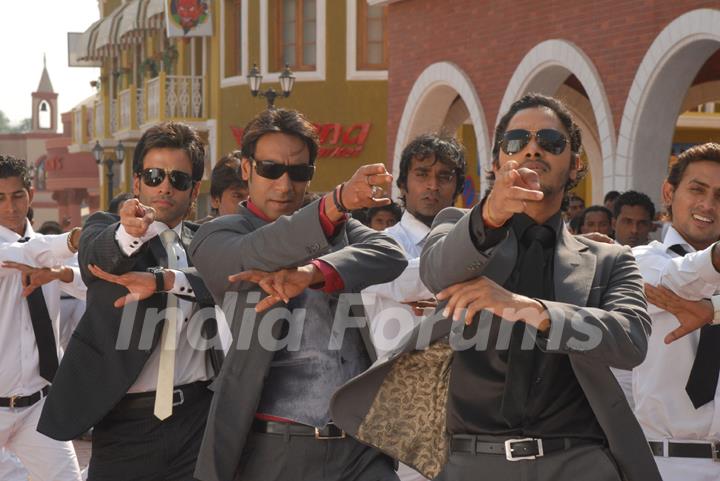 Ajay,Tusshar and Shreyas wearing a black gogges