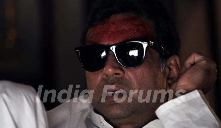 Paresh Rawal wearing a black goggles