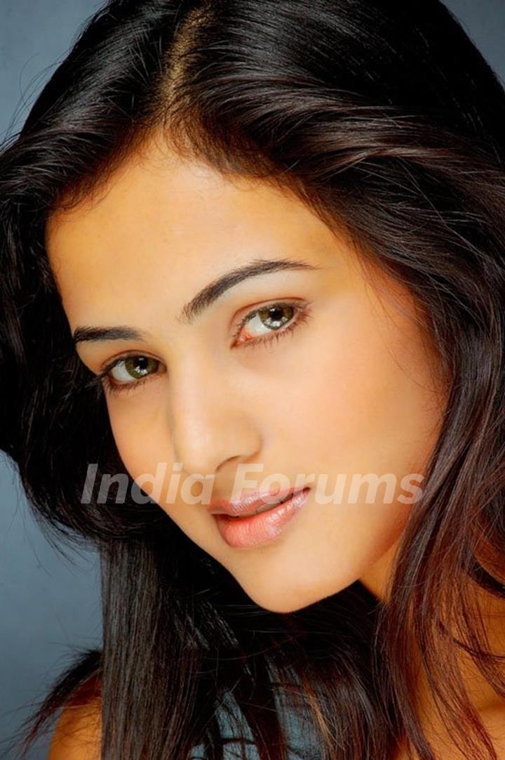 Sonal Chauhan 2300