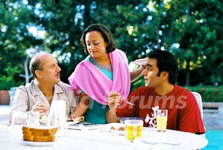 Ranjita Chakravarty serves food to Anupam and Anubhav