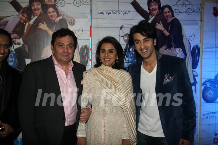 Rishi Kapoor, Neetu Kapoor and Ranbir Kapoor at Do Dooni Chaar premiere