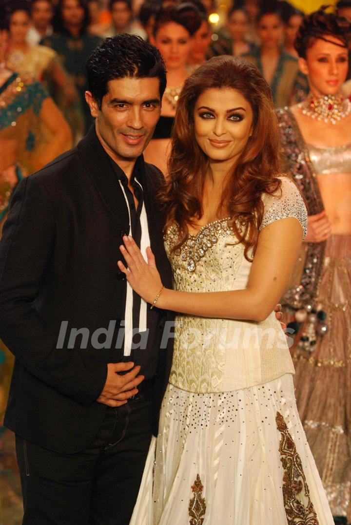 Aishwarya Rai showcasing on ramp for Manish Malhotra on day 1 of HDIL