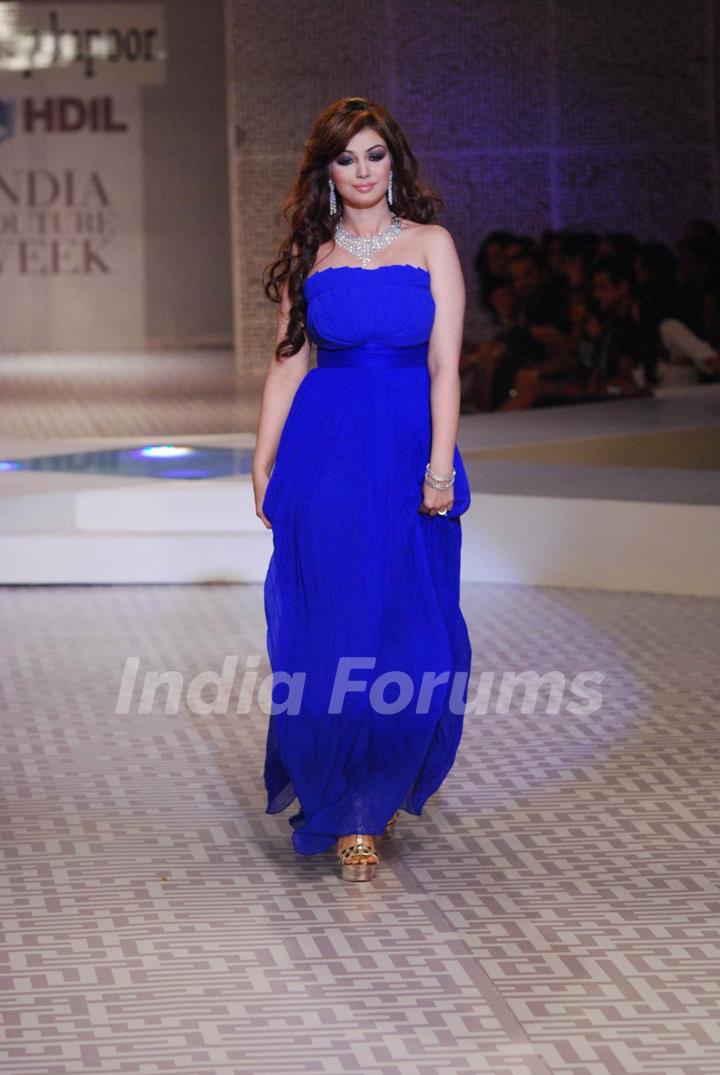 Ayesha Takia walks for Maheep Kapoor Show at HDIL India Couture Week 2010 Day 2