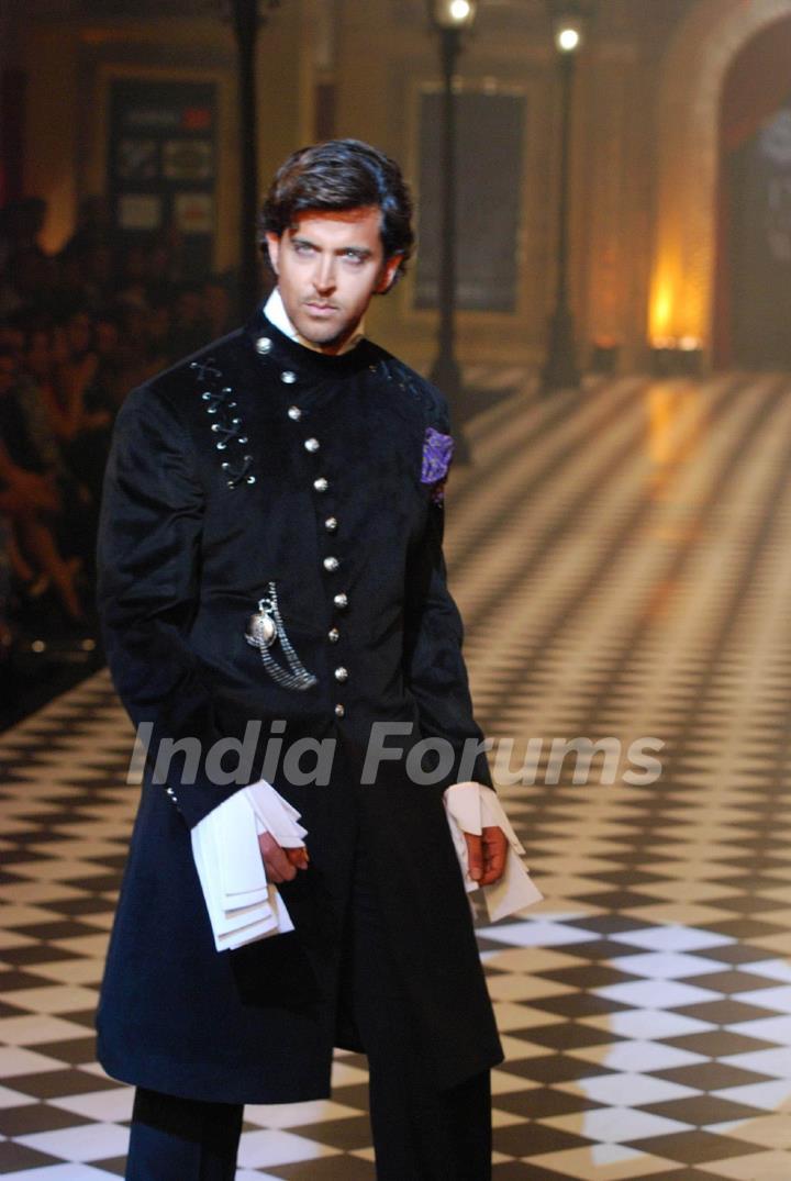 Hrithik Roshan at HDIL India Couture Week 2010 Day 2