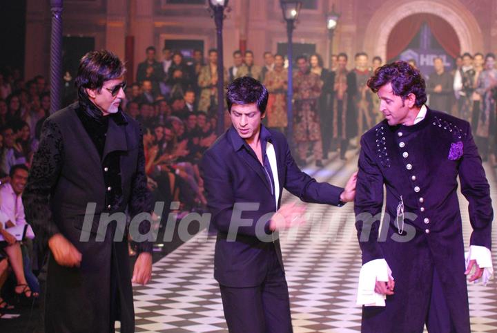 Amitabh Bachchan, Shahrukh Khan and Hrithik Roshan at HDIL India Couture Week 2010 Day