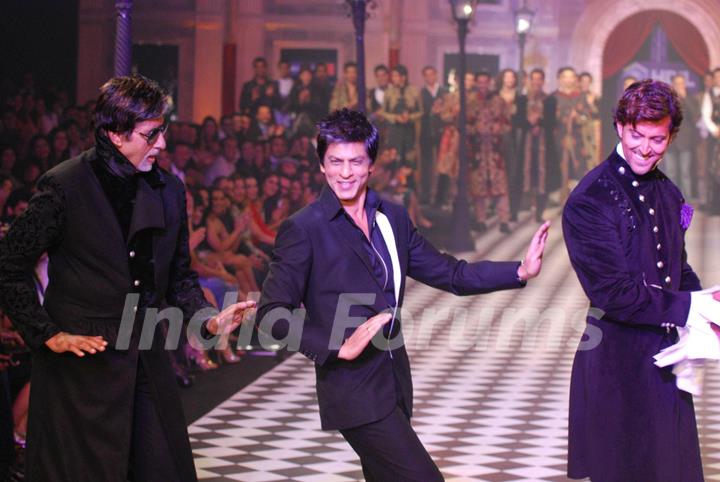 Amitabh Bachchan, Shahrukh Khan and Hrithik Roshan at HDIL India Couture Week 2010 Day