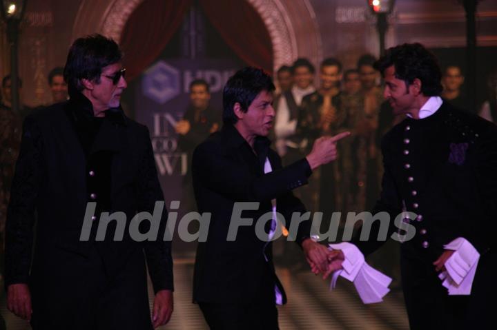 Amitabh Bachchan, Shahrukh Khan and Hrithik Roshan at HDIL India Couture Week 2010