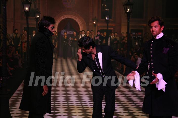 Amitabh Bachchan, Shahrukh Khan and Hrithik Roshan at HDIL India Couture Week 2010