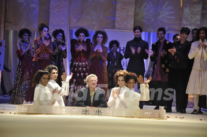 Models on the ramp for designer Rohit Bal Collection at HDIL day 3