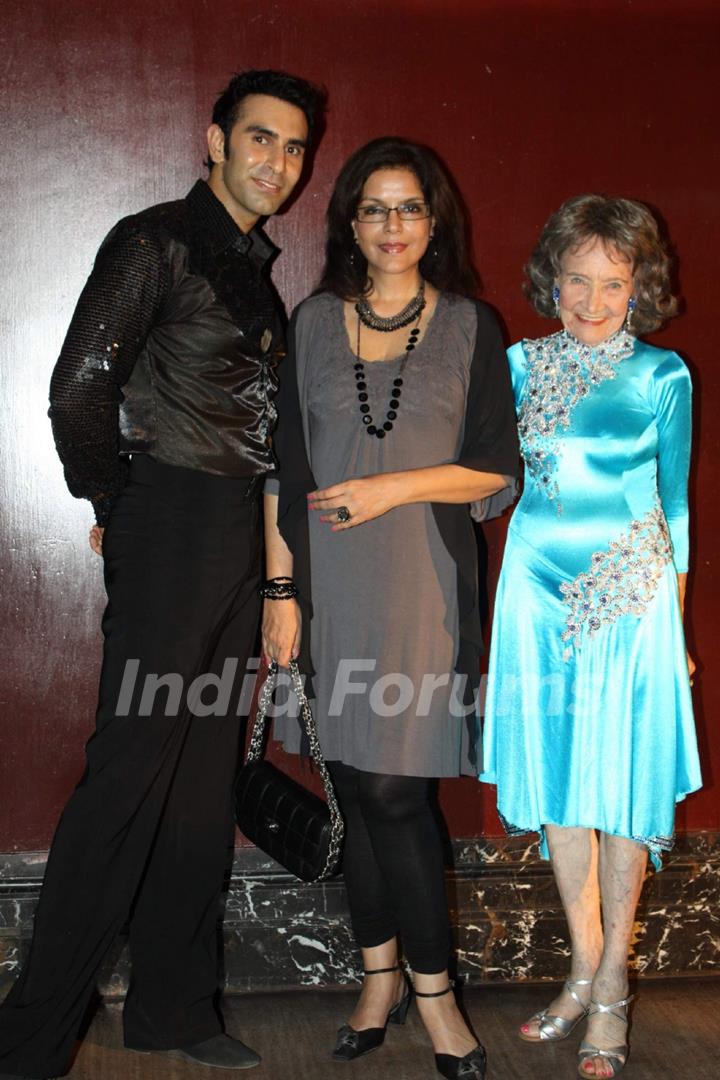 Zeenat Aman at Sandeep Soparkar's International Dance day at Enigma