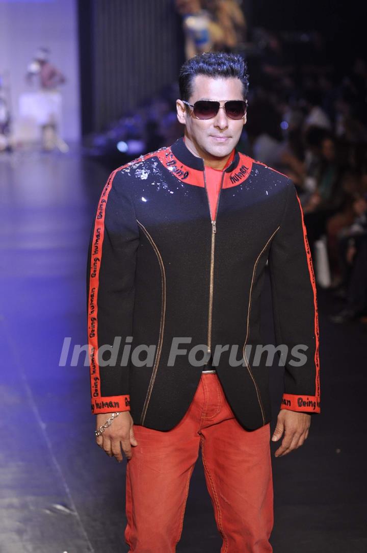 Salman Khan in Being Human show at HDIL India Couture Week 2010