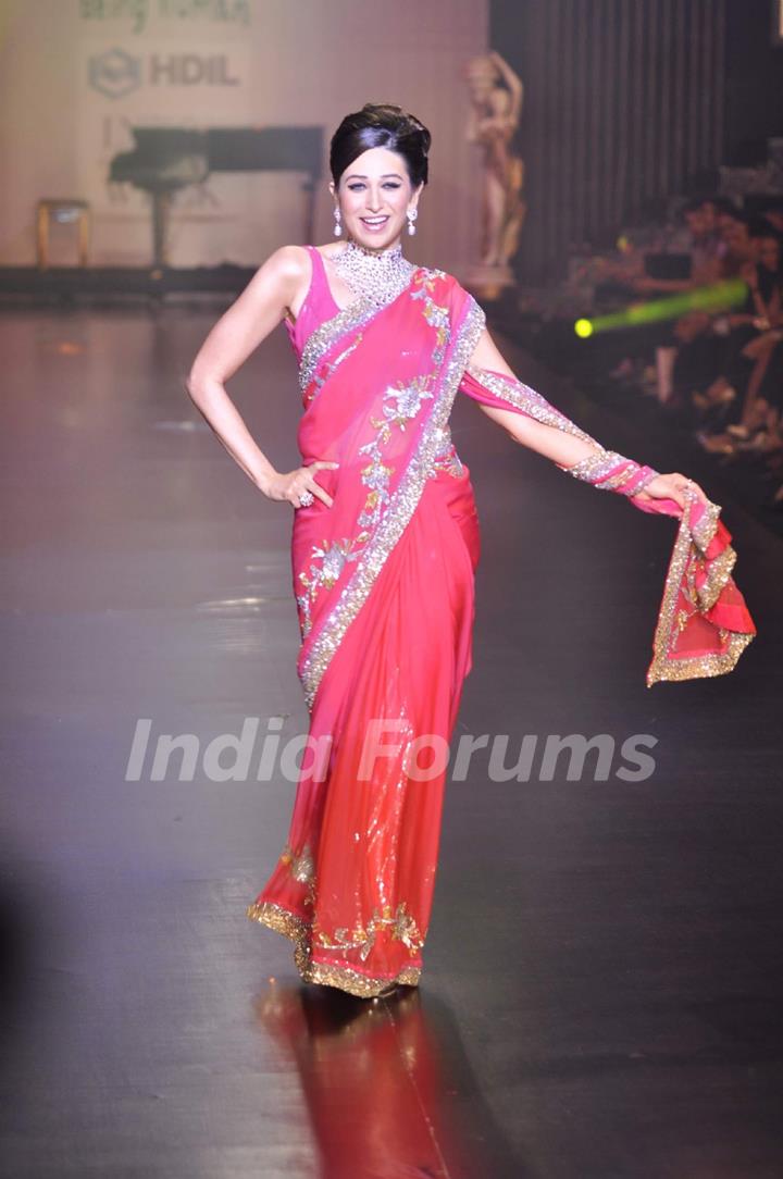 Karishma Kapoor in Being Human show at HDIL India Couture Week 2010