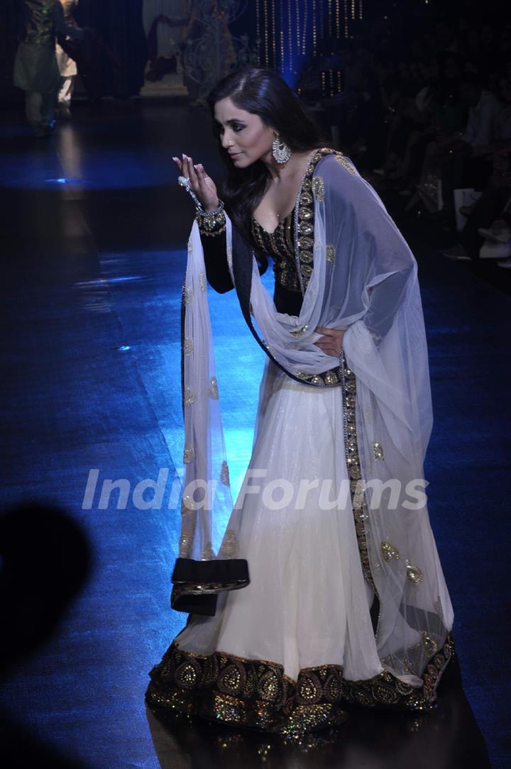 Rani Mukherjee in Being Human show at HDIL India Couture Week 2010