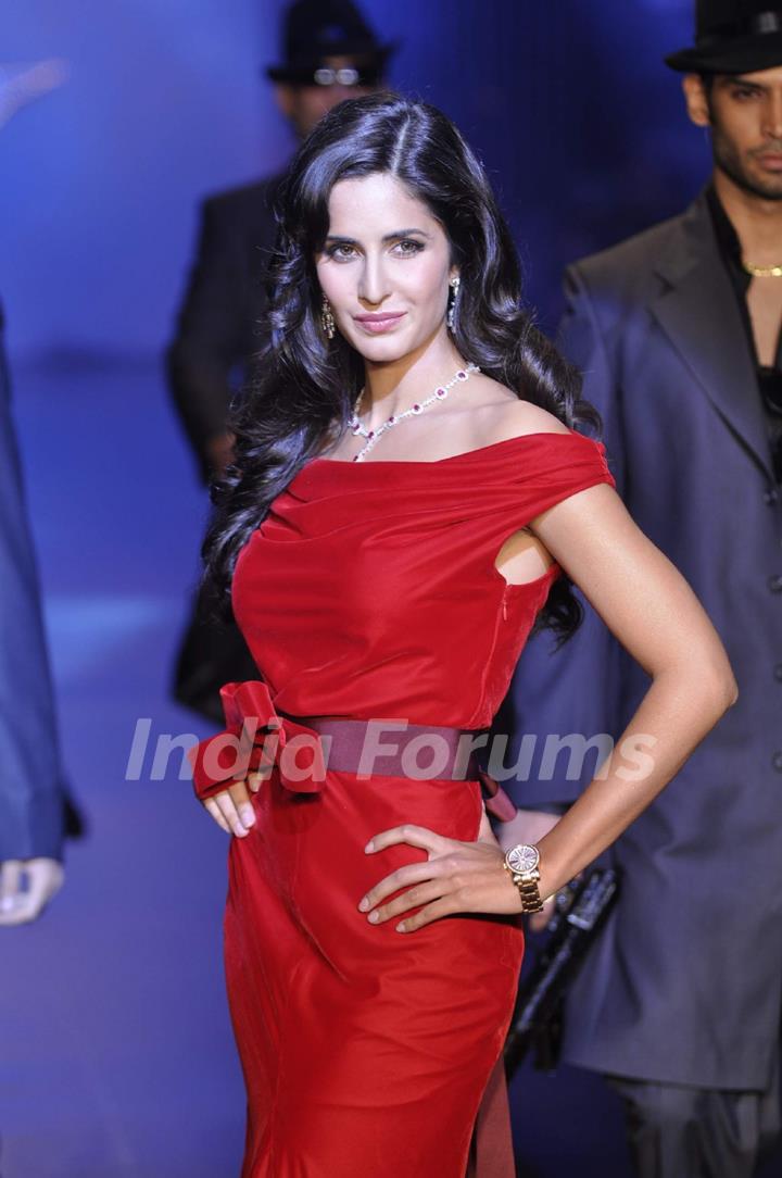 Katrina Kaif in Being Human show at HDIL India Couture Week 2010