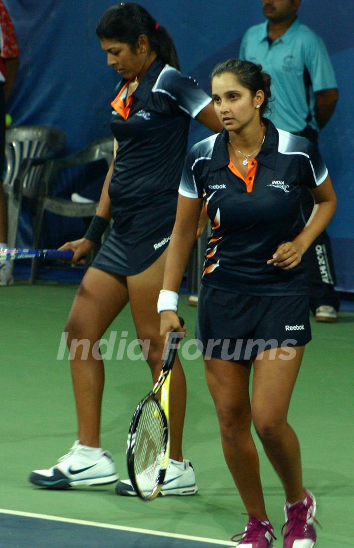 Sania Mirza, paired with Rushmi Chakravarthi, during the women's doubles finals bronze medal match against compatriots Sanjeev Nirupama and Venkatesha Poojashree at the 19 th Commonwealth Games,in New Delhi on Sunday